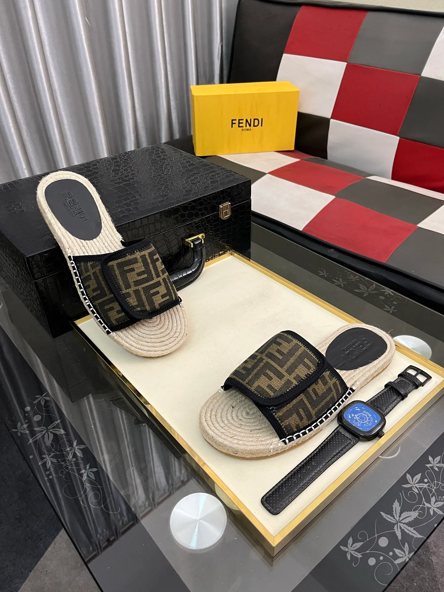 Men's shoes💰320⌚️⌚️[FENDI~Fendi slippers] High-end men's shoes brand official website 1:1 latest masterpiece: original mold customization, fabrics made of imported original materials, upgraded outsole, lighter, top quality in the market, simple and tasteful, a must-have for fashionistas, fashion is at your feet, full of confidence, the same style at the counter👍The season of summer slippers is here. Yardage: 38-44. Can be customized45.46.47